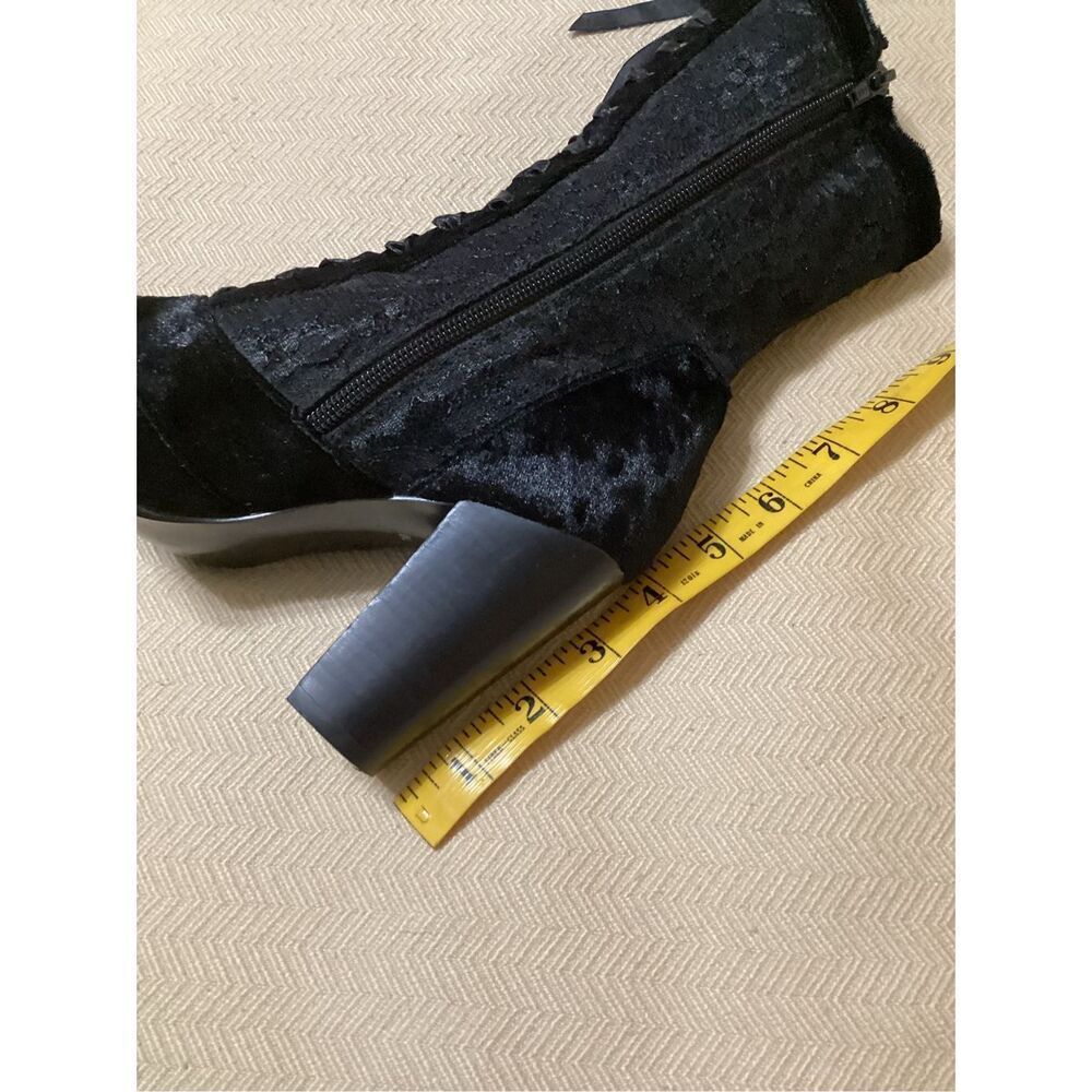 Amanda Smith Black Lace Over Velvet Boots Size 7 Victorian Gothic - Picture 6 of 7